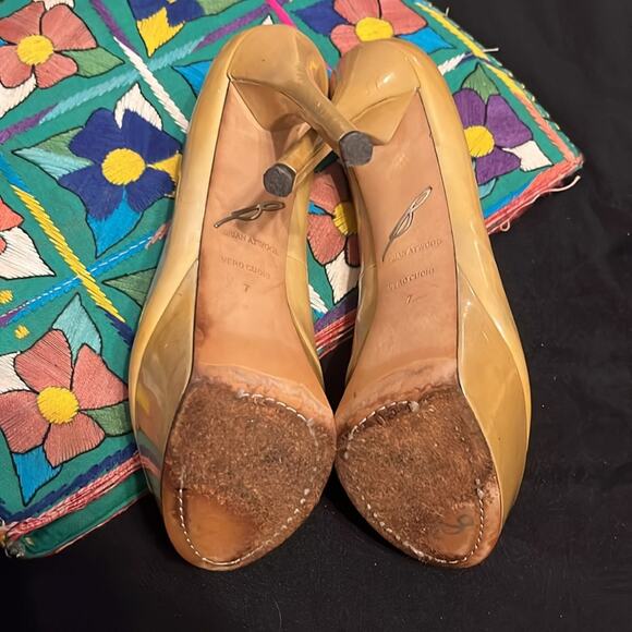 🎉 B Brian Atwood Peep toe beige sexy heels with platform support! - Picture 4 of 6